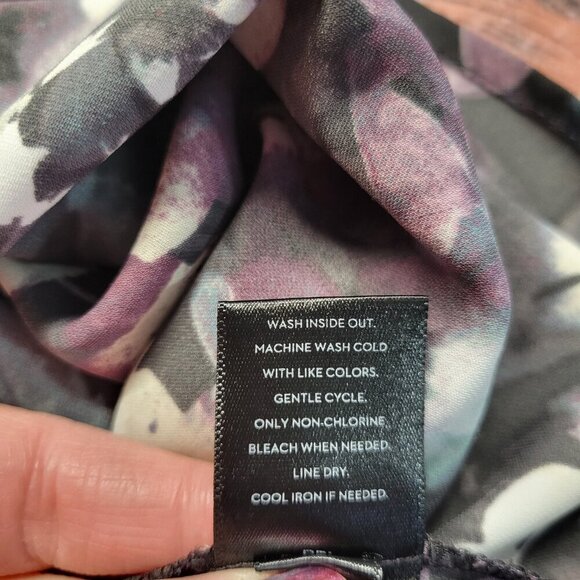 Simply Vera Small Black Pink Floral Hidden Button Dressy Shortsleeve Blouse - Picture 10 of 10